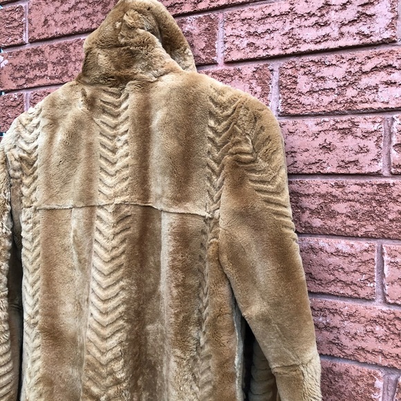 European Rabbit In New Condition Fur Coat - Picture 2 of 9